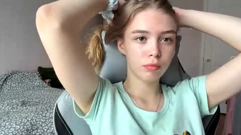 Snapshot of lateshastarnaud chatting on July 13, 6:38 am Linet online show from July 13, 6:38 am