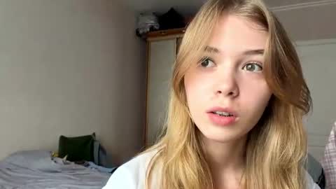 Snapshot of lateshastarnaud chatting on July 19, 7:45 am Linet online show from July 19, 7:45 am