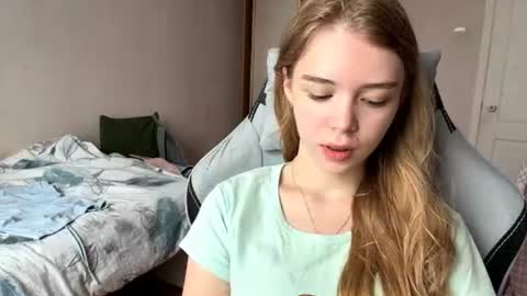 Snapshot of lateshastarnaud chatting on July 21, 6:38 am Linet online show from July 21, 6:38 am