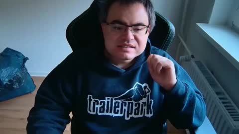 Snapshot of latexboy893 chatting on February 25, 8:46 am latexboy893 online show from February 25, 8:46 am