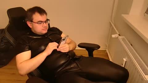 Snapshot of latexboy893 chatting on February 27, 9:04 pm latexboy893 online show from February 27, 9:04 pm
