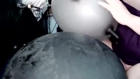 latexchris77 online show from April 2, 8:01 am