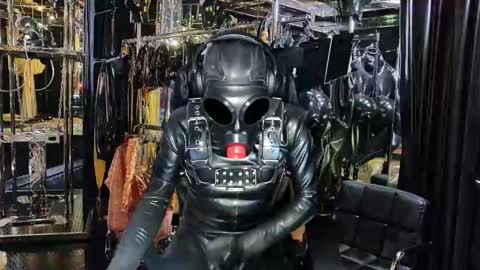 Snapshot of latexlover202 chatting on February 7, 12:09 am latexlover202 online show from February 7, 12:09 am