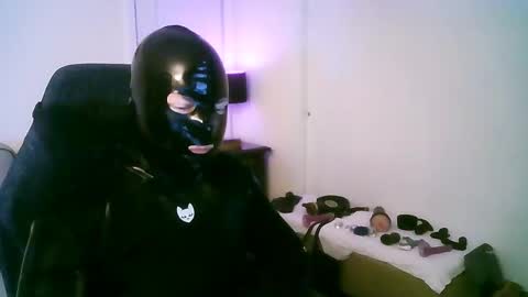 latexminheadroom online show from March 10, 4:17 am