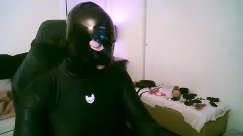 latexminheadroom online show from March 31, 1:51 am