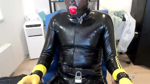 latexslaafboy online show from December 3, 7:10 am