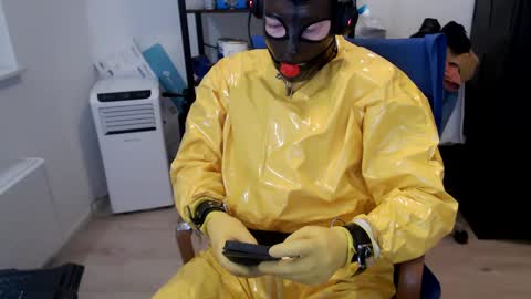 latexslaafboy online show from December 9, 7:28 am