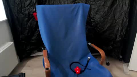 latexslaafboy online show from December 19, 11:29 am