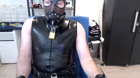 latexslaafboy online show from January 2, 9:22 am