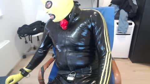 latexslaafboy online show from March 10, 7:10 am