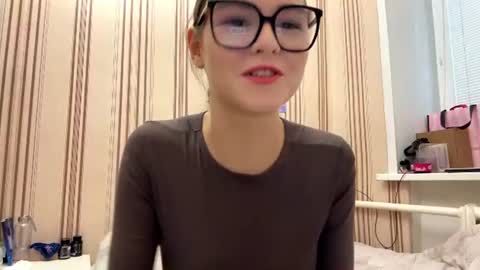 Mia online show from June 19, 1:26 pm