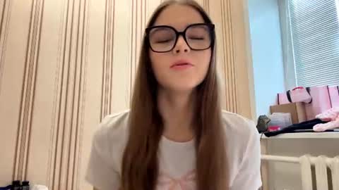 Mia online show from June 21, 1:13 pm