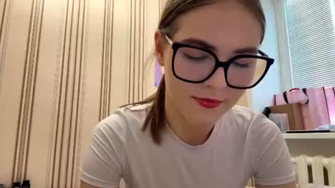 Mia online show from June 25, 12:09 pm