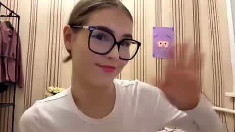 Mia online show from July 5, 5:42 pm