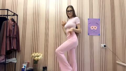 Mia online show from July 8, 2:21 pm