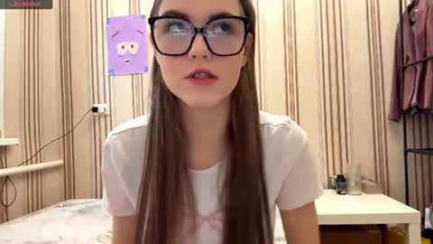 Mia online show from July 21, 11:34 am