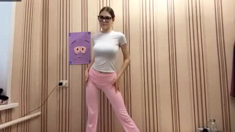 Mia online show from July 22, 2:31 pm
