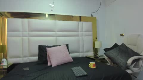 Johana y Santiago online show from August 2, 10:41 pm