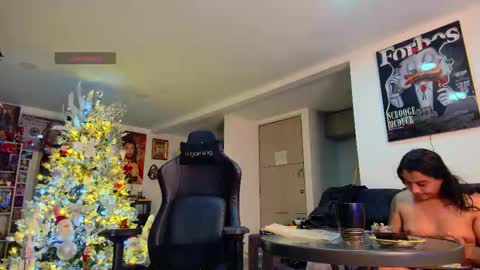 Snapshot of latin_couple77 chatting on December 15, 1:54 am Sara y Andy online show from December 15, 1:54 am