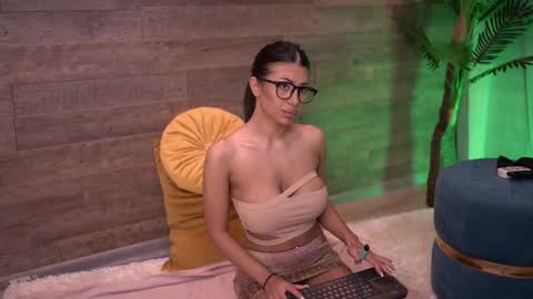Latina online show from September 25, 4:54 pm