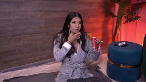 Snapshot of latinaloco chatting on November 11, 5:57 pm Latina online show from November 11, 5:57 pm