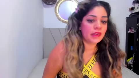 Snapshot of latinamav22 chatting on April 21, 4:08 am latinamav22 online show from April 21, 4:08 am