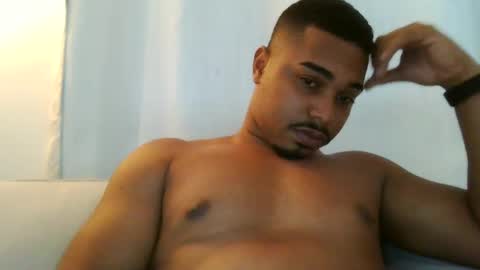 Snapshot of latinbbc_00 chatting on February 20, 10:37 pm latinbbc_00 online show from February 20, 10:37 pm