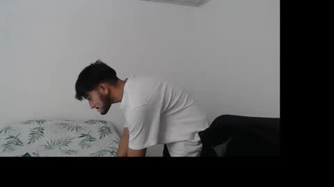 Snapshot of latinbunny7779 chatting on December 2, 11:34 am camilo online show from December 2, 11:34 am