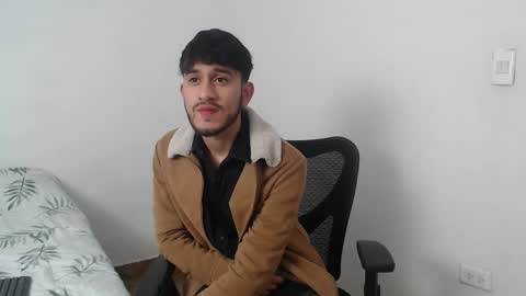 Snapshot of latinbunny7779 chatting on December 3, 11:01 am camilo online show from December 3, 11:01 am