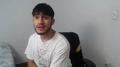 Snapshot of latinbunny7779 chatting on December 10, 12:06 am camilo online show from December 10, 12:06 am