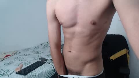 Snapshot of latinbunny7779 chatting on December 27, 3:20 am camilo online show from December 27, 3:20 am