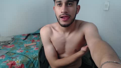 Snapshot of latinbunny7779 chatting on January 16, 5:53 am camilo online show from January 16, 5:53 am