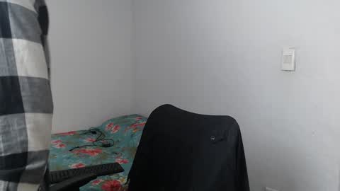 Snapshot of latinbunny7779 chatting on January 18, 11:44 pm camilo online show from January 18, 11:44 pm