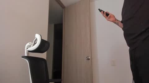 Snapshot of latinevil chatting on November 22, 11:26 pm Mistress Maddie and Master Jordan online show from November 22, 11:26 pm