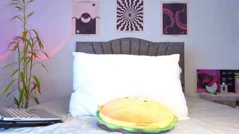 Snapshot of latinguyxl chatting on December 5, 1:03 am Logan online show from December 5, 1:03 am