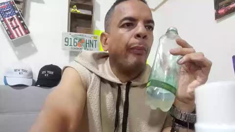 latinmartin254 online show from October 18, 2:03 am