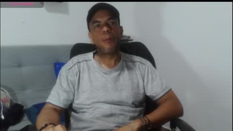 latinmartin254 online show from April 19, 5:18 am