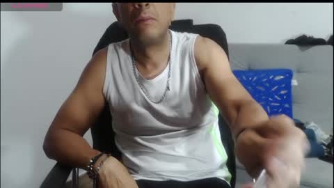 latinmartin254 online show from April 23, 1:51 am