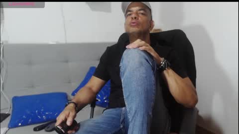 Snapshot of latinmartin254 chatting on May 17, 3:26 am latinmartin254 online show from May 17, 3:26 am
