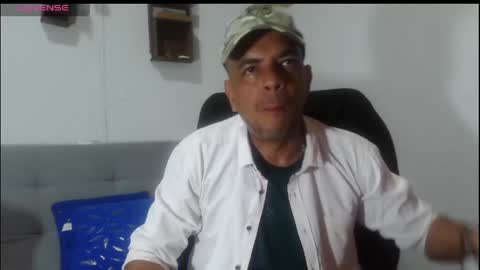 Snapshot of latinmartin254 chatting on May 20, 1:01 am latinmartin254 online show from May 20, 1:01 am