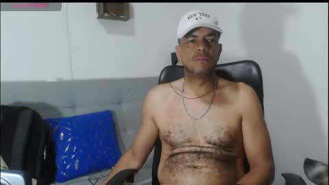 Snapshot of latinmartin254 chatting on June 6, 7:07 pm latinmartin254 online show from June 6, 7:07 pm