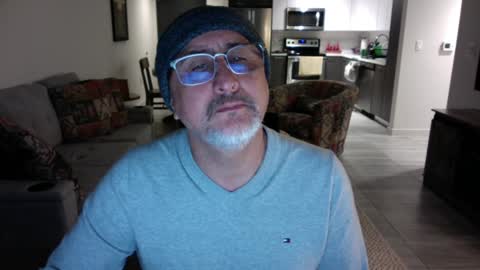 QS - INDEPENDENT MODEL online show from January 24, 6:24 am