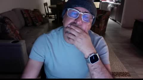 QS - INDEPENDENT MODEL online show from February 27, 8:17 am