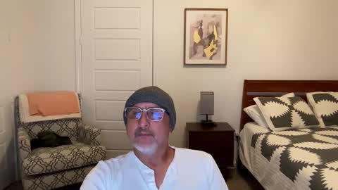 QS - INDEPENDENT MODEL online show from October 23, 5:40 am