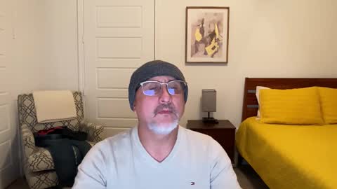 QS - INDEPENDENT MODEL online show from November 13, 4:33 am