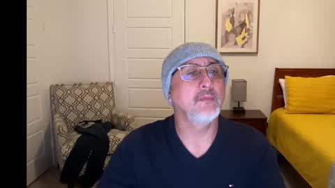 QS - INDEPENDENT MODEL online show from December 2, 4:40 am