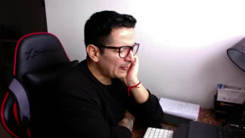 Snapshot of latino8484 chatting on May 15, 8:32 am latino8484 online show from May 15, 8:32 am