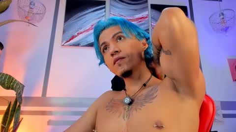 latino_boysmiles online show from March 3, 5:02 am