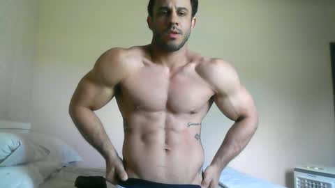 latino_rodri online show from June 23, 4:49 pm