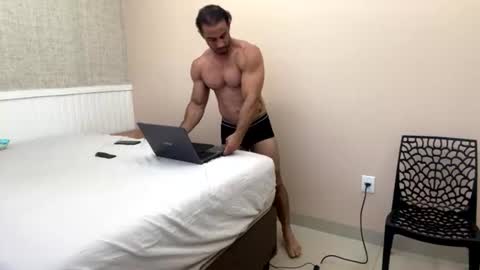 latino_rodri online show from July 27, 3:08 pm